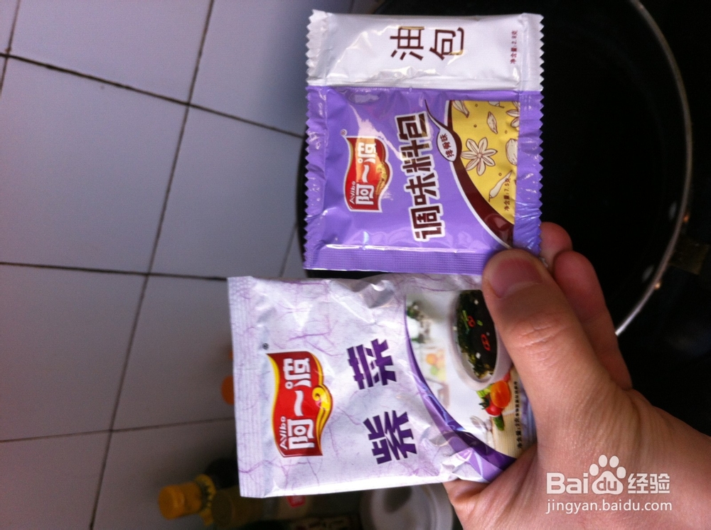 东北吉林的小吃热牛筋面做法（紫菜排骨味）