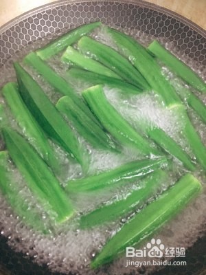 食补佳品白灼秋葵的做法