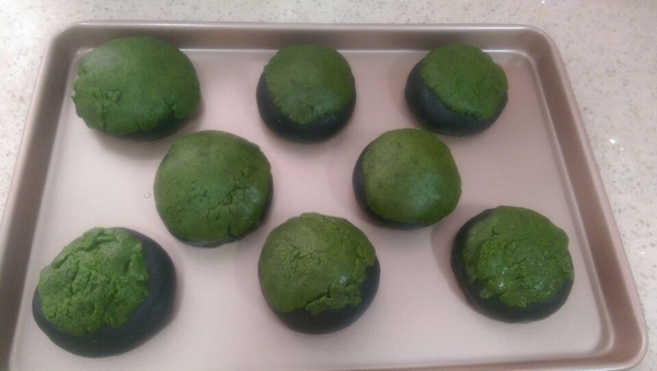 竹炭抹茶菠萝包