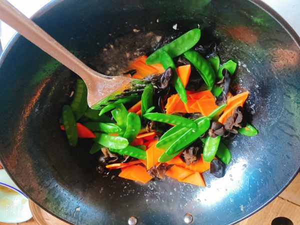 爽口秋耳荷兰豆炒鲜虾仁