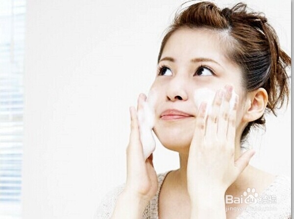 女性应注意早晚皮肤护理