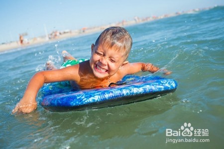 带孩子去海边玩应注意什么？