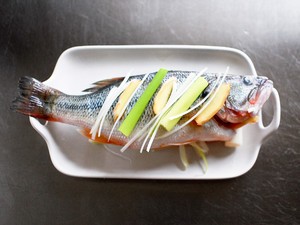 清蒸鲈鱼怎么做好吃？