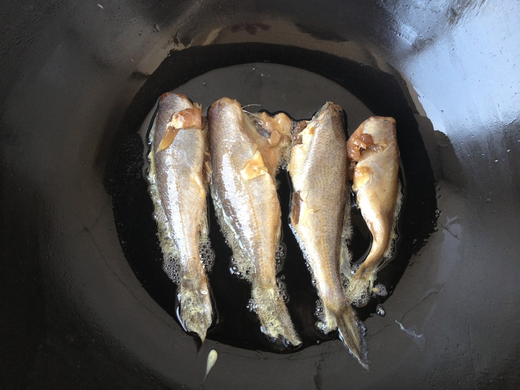 黄花鱼还能这样做？香酥可口的黄花鱼好吃的停不下来