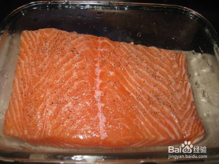 干煎三文鱼伴蔬菜沙拉