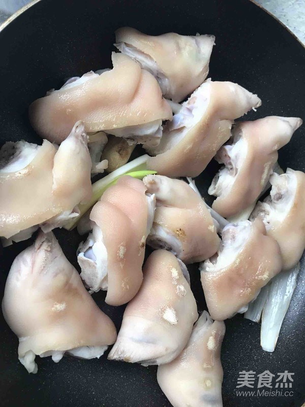 啤酒烧黄豆猪蹄