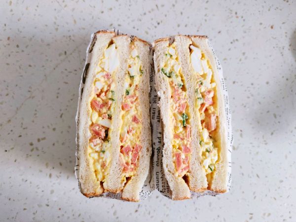 火腿鸡蛋三明治