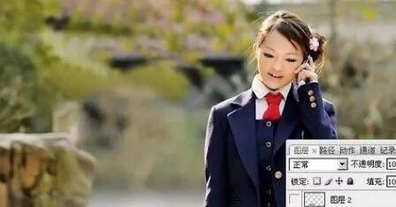 如何用ps 消除图片中多余的人物?