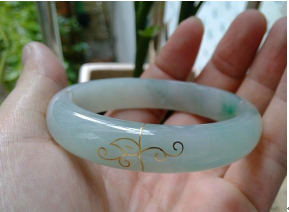 翡翠手镯怎么挑好