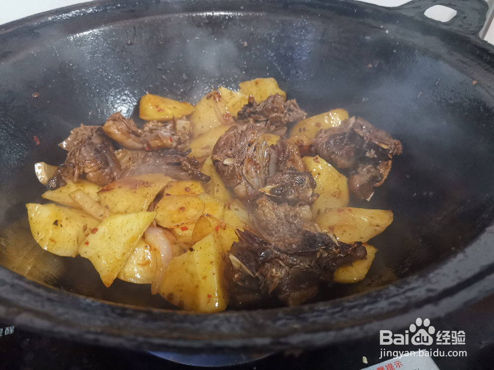 鸡肉块炖土豆
