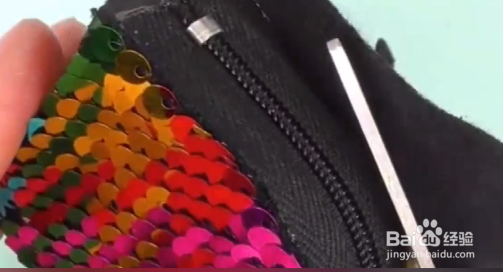 如何给芭比制作亮片背包