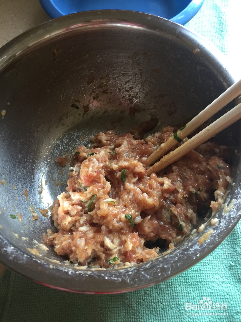 一个人做红烧面筋塞肉