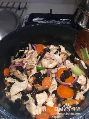 嫩炒香菇鸡胸肉怎么做