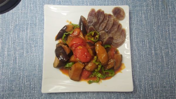 香肠西红柿炒茄子