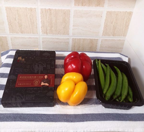 黑椒肠炒彩椒花生芽