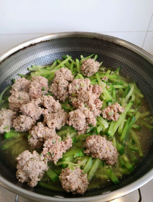 青萝卜羊肉丸子汤