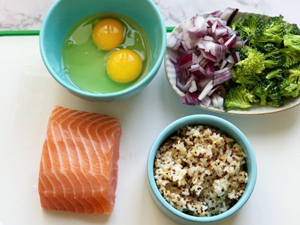 三文鱼时蔬藜麦炒饭