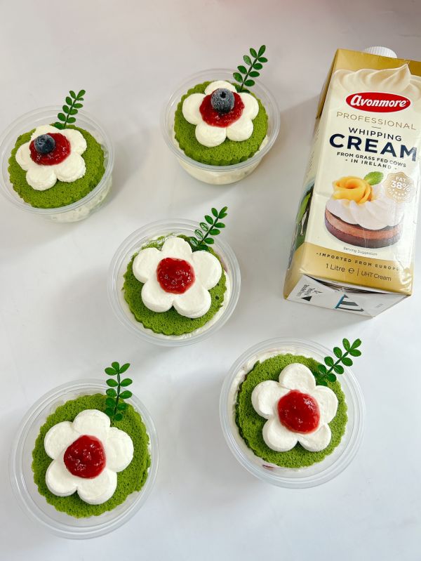 春天花花杯子蛋糕草饲淡奶油轻松裱花