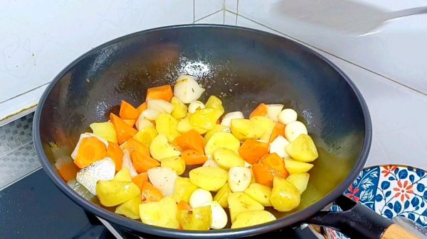 红烧牛肉烧土豆