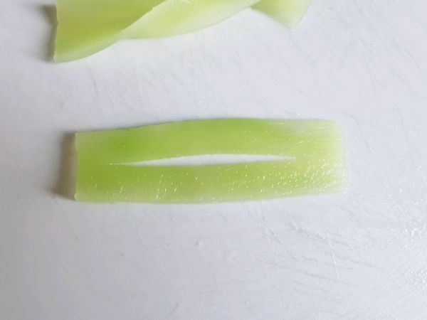 凉拌脆爽莴笋结