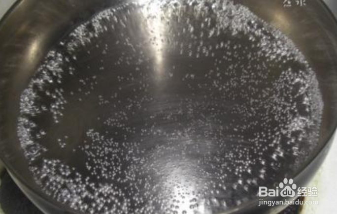 怎样将牛蹄脚的外皮剥去