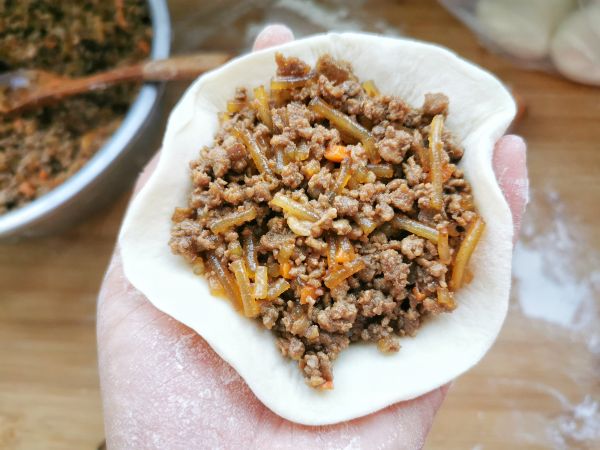 胡萝卜牛肉粉丝包子