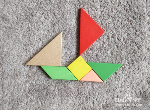 扬帆航行的小船用七巧板怎么拼?