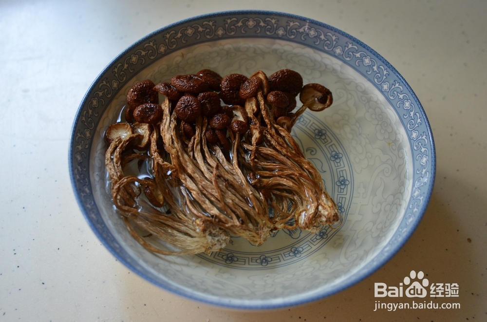 尾骨粉丝茶树菇汤