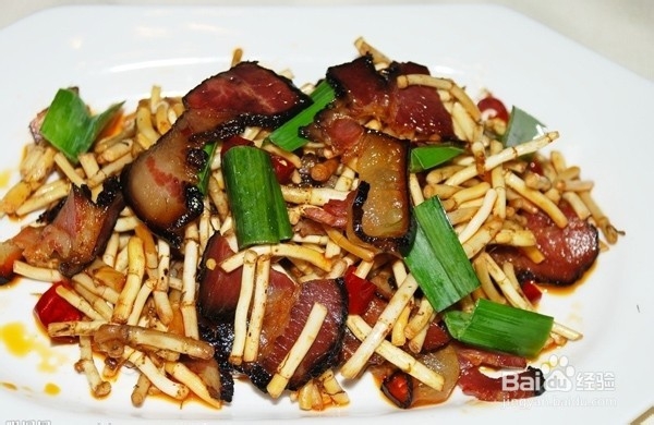 如何制作折耳根炒腊肉