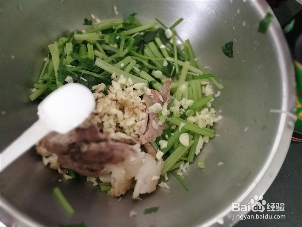 猪腿肉拌芹菜段
