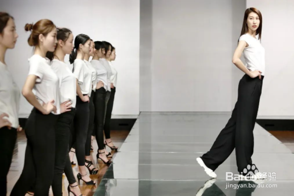 初学者怎样学模特步