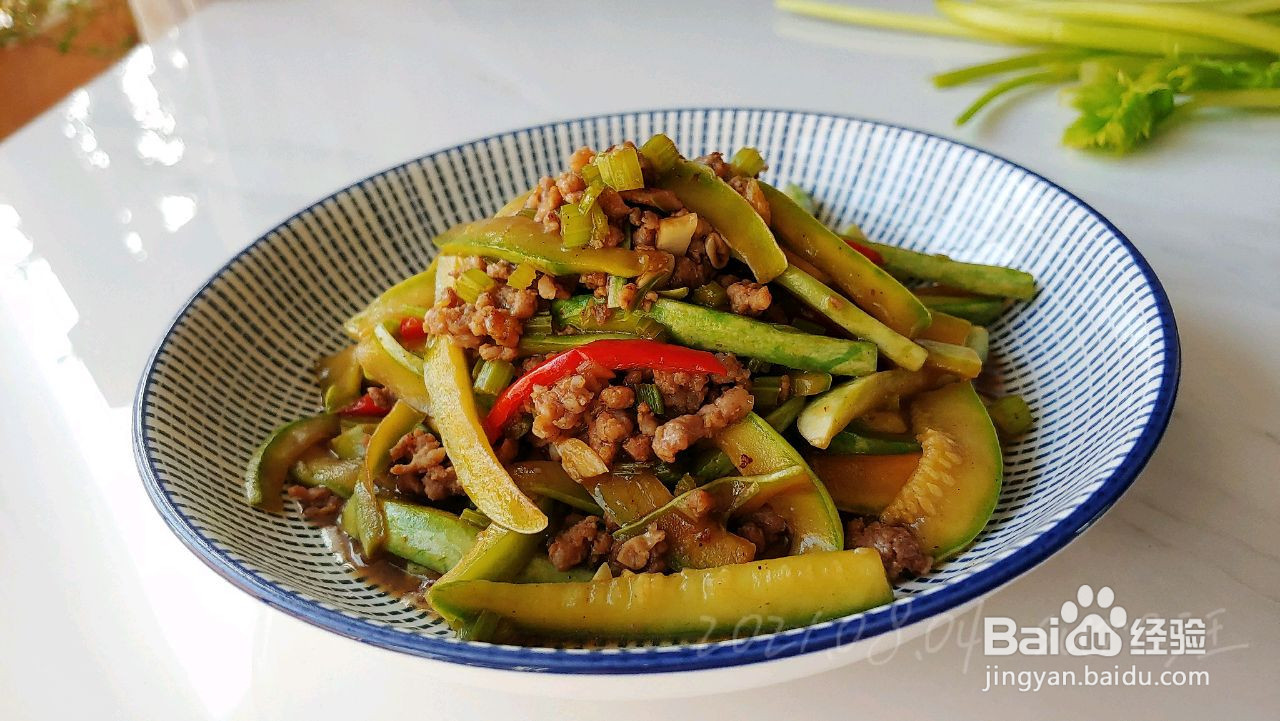 香芹肉酱烧瓜条的做法