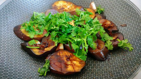 酒酱蒜香焖茄子