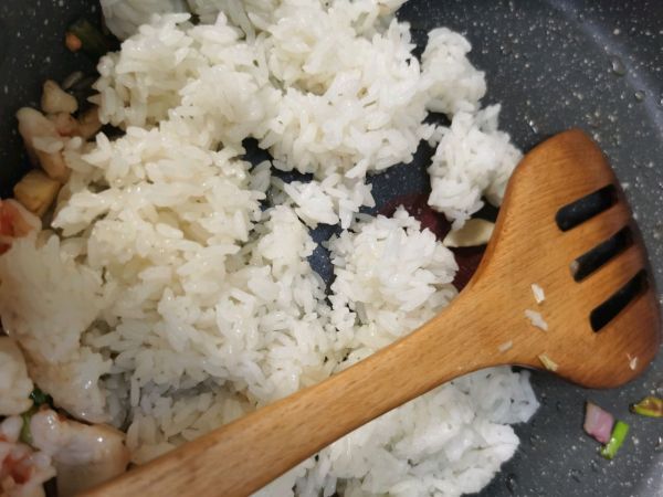 大虾墨鱼汁炒饭