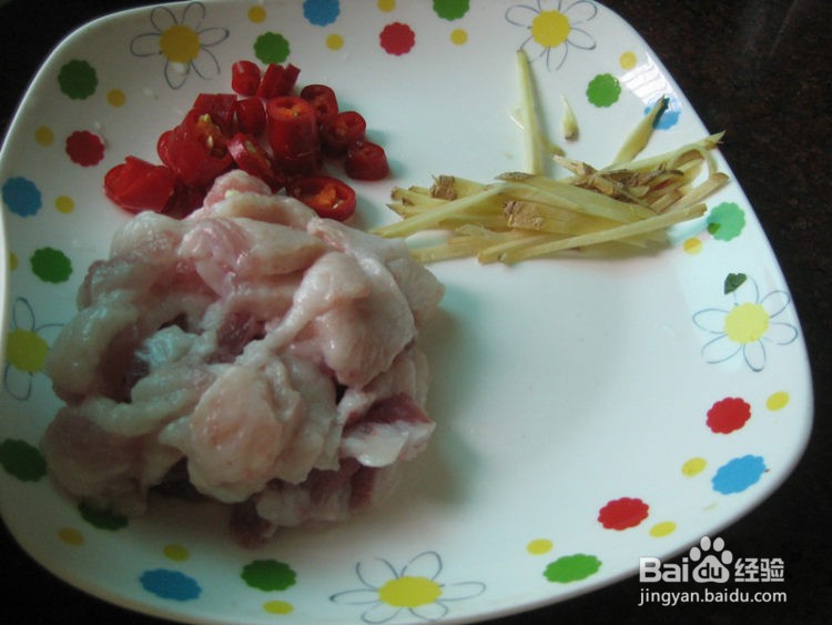 酸菜炒五花肉的家常做法