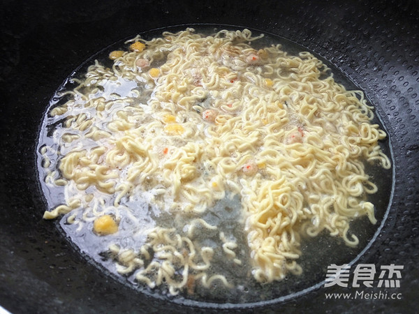 芝士蛋面饼的做法