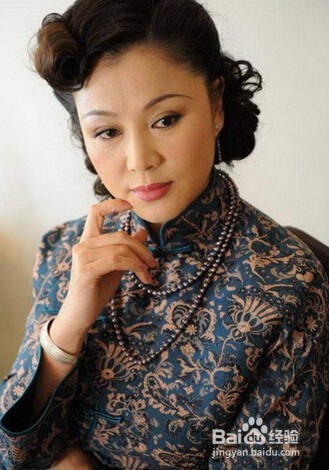 90年代红遍大江南北，两次遇到渣男，51岁仍单身