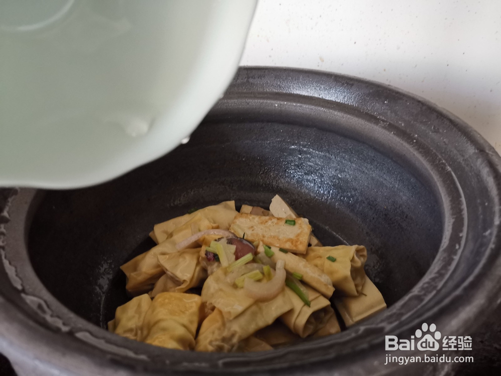 砂锅豆皮卷汤煲