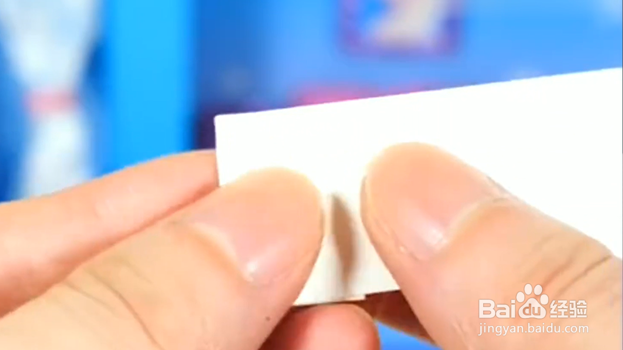 怎样帮芭比制作实用的小物品