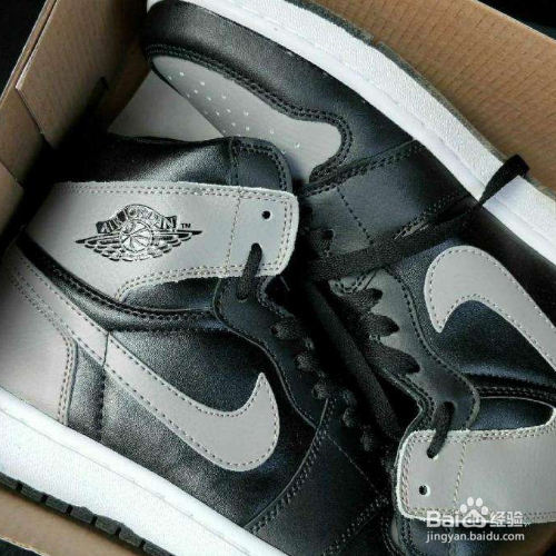 影子灰鞋带怎么系