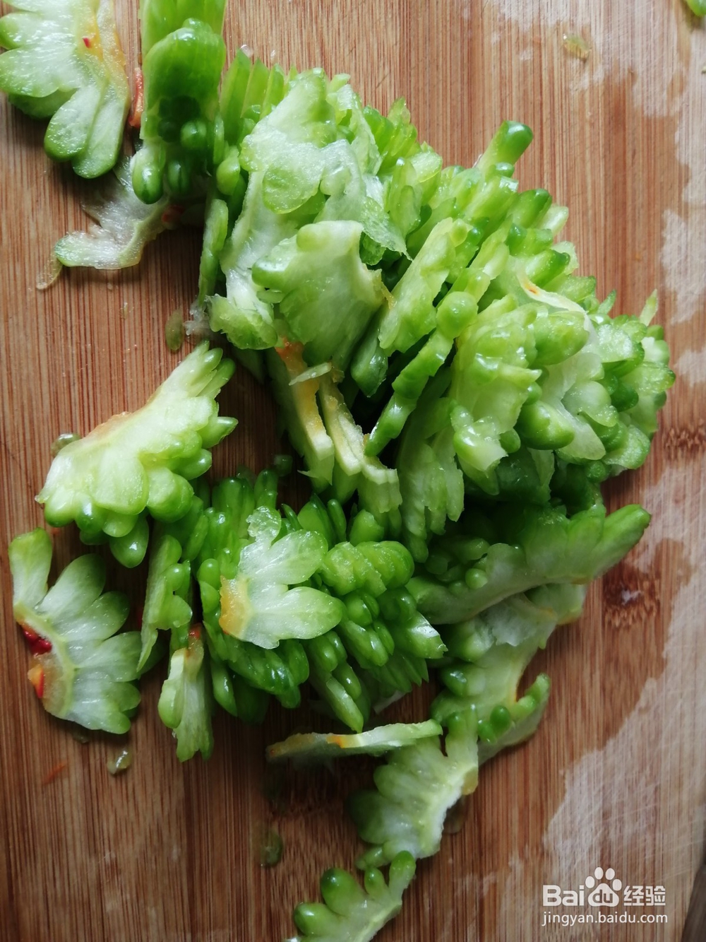 极味家常菜:双色椒素炒苦瓜