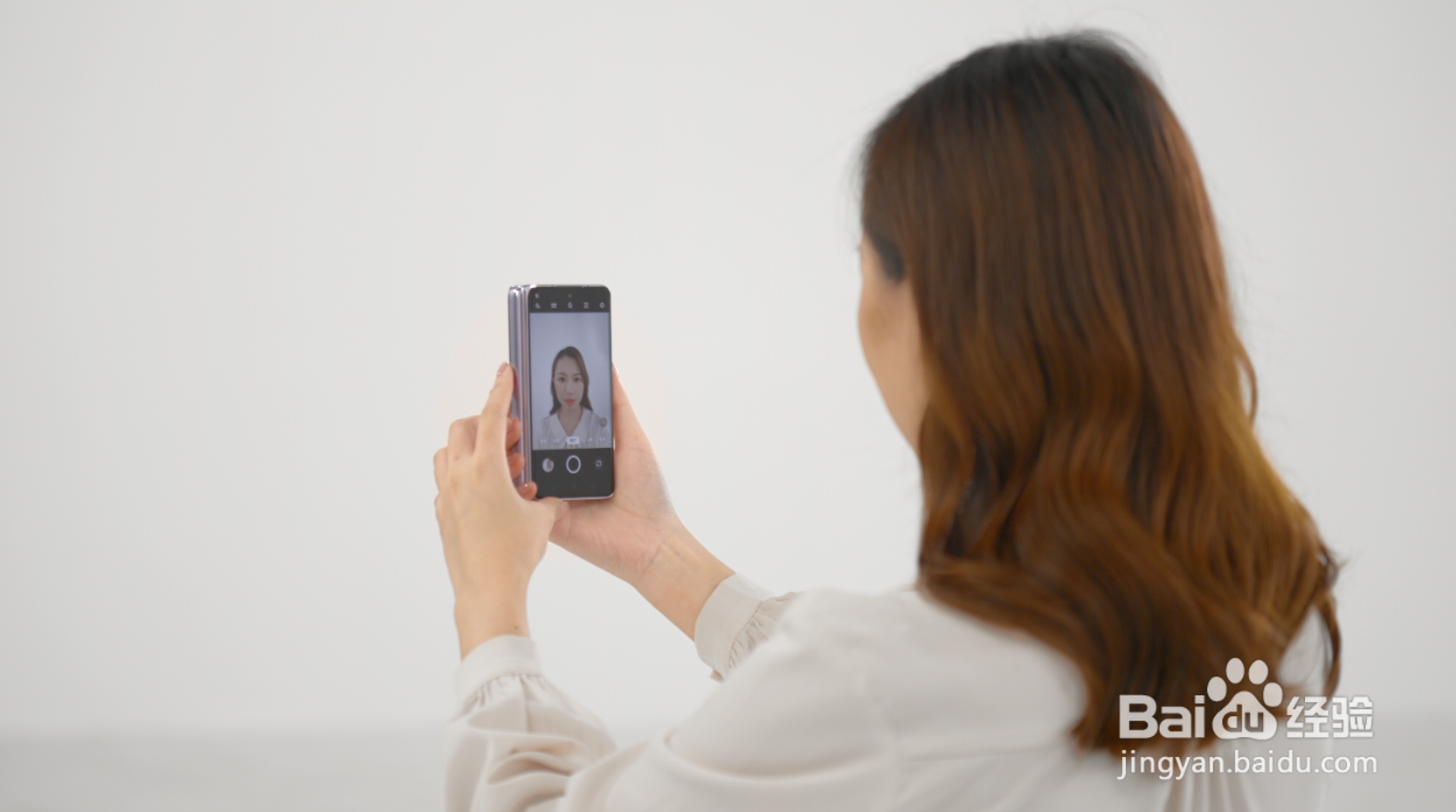 OPPO Find N如何使用后置摄像头自拍？