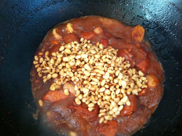 黄豆南乳猪尾煲