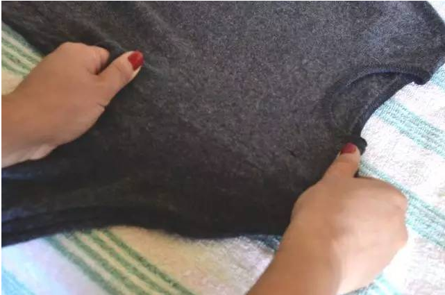 衣服洗的缩水了怎么才能变回去呢