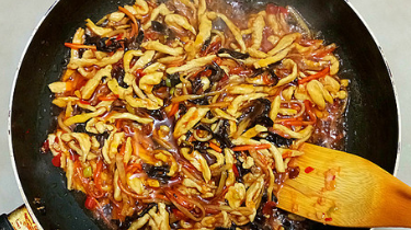 好吃美味的鱼香鸡丝