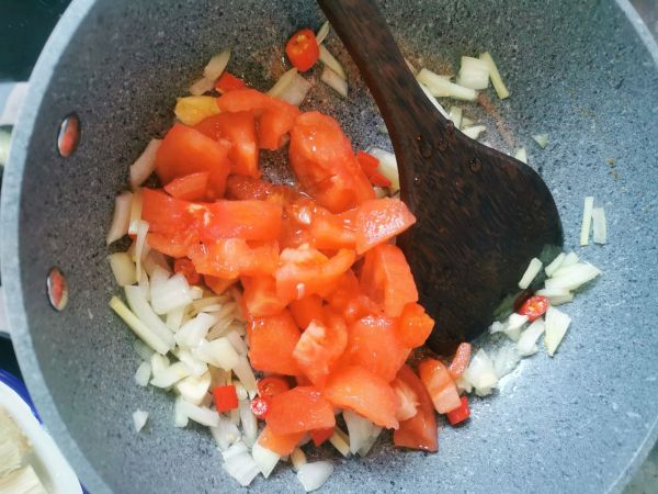 爱吃番茄的小伙伴不能错过的番茄肥牛煎蛋面