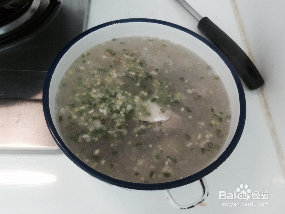 <b>淀粉勾芡鳗鱼骨头汤的做法</b>