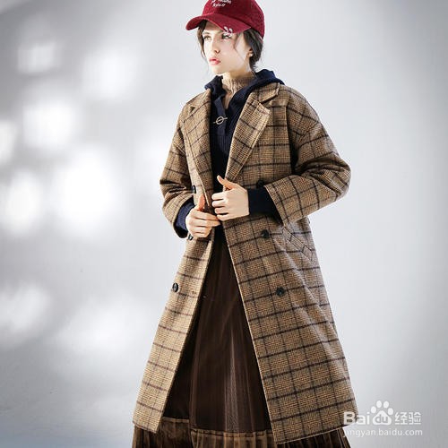 格纹大衣如何搭配裙子比较好看