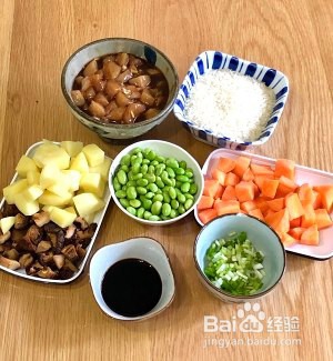 食补养生鸡肉香菇焖饭的做法