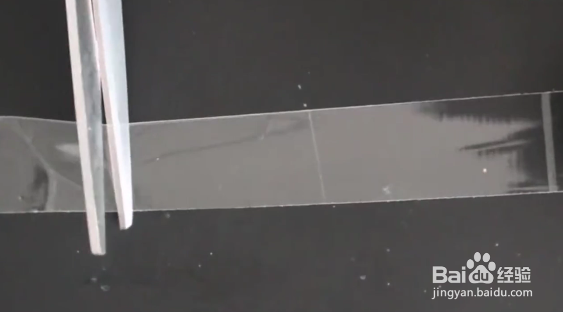 如何在剪指甲时让指甲不到处乱飞